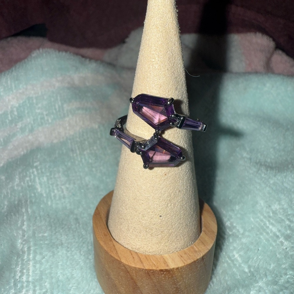Exquisite Purple Gemstone Ring